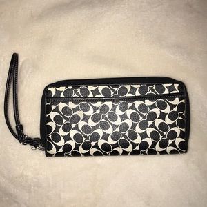 BLACK AND WHITE COACH WRISTLET!
